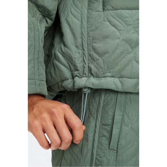 Fabletics Quilted Loft Jacket Green Full Zip Diamond Relaxed Bomber Size Small - Picture 6 of 14